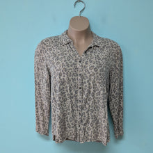 Load image into Gallery viewer, SzXXL Tan Animal Print Button Up