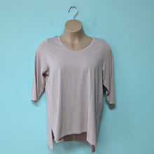 Load image into Gallery viewer, Sz2X Tahari Tee