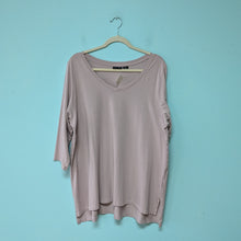 Load image into Gallery viewer, Sz2X Tahari Tee