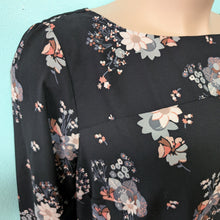 Load image into Gallery viewer, Sz2X Loft Black Floral Keyhole Blouse