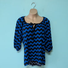 Load image into Gallery viewer, Sz2X Blue/Black Chevron Top