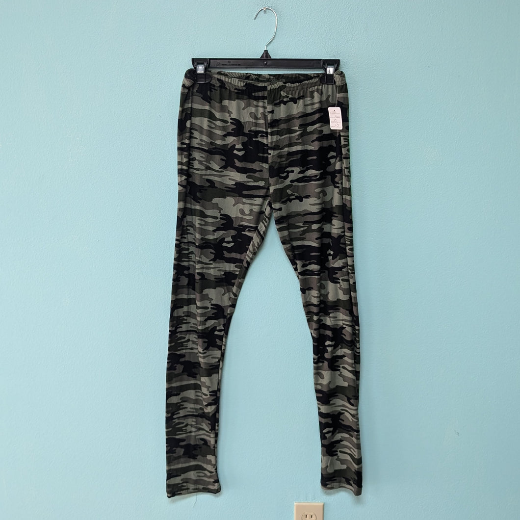 SzXL Green Camo Bobbie Brooks Leggings