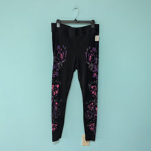 Load image into Gallery viewer, Sz1X Black Legging with Pink Flowers from Torrid