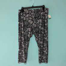 Load image into Gallery viewer, SzXXL Black/White Elephant Print Legging