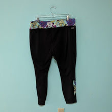 Load image into Gallery viewer, Sz2X Black with Floral Waist Band Danskin Leggings