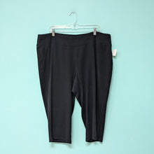 Load image into Gallery viewer, Sz2X Black Catherines Yoga Capri