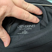 Load image into Gallery viewer, Sz2X Black Catherines Yoga Capri