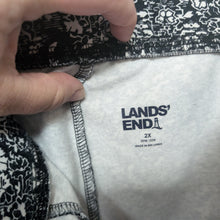 Load image into Gallery viewer, Sz2X Black &amp; White Print Lands End Yoga Pants