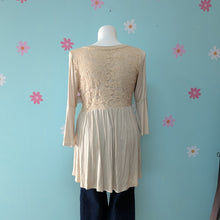 Load image into Gallery viewer, Sz1X Cream Lace Torrid Super Soft Tunic