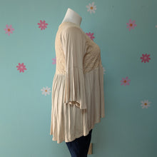 Load image into Gallery viewer, Sz1X Cream Lace Torrid Super Soft Tunic