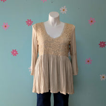 Load image into Gallery viewer, Sz1X Cream Lace Torrid Super Soft Tunic