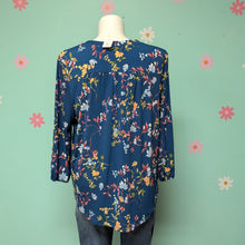 Load image into Gallery viewer, SzXXL Blue Floral Blouse Vince Camuto