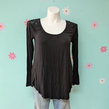 Load image into Gallery viewer, SzL Maurices Black Lace Shoulder Tee