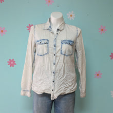 Load image into Gallery viewer, SzXL Maurices Acid Wash Chambray Button  Up