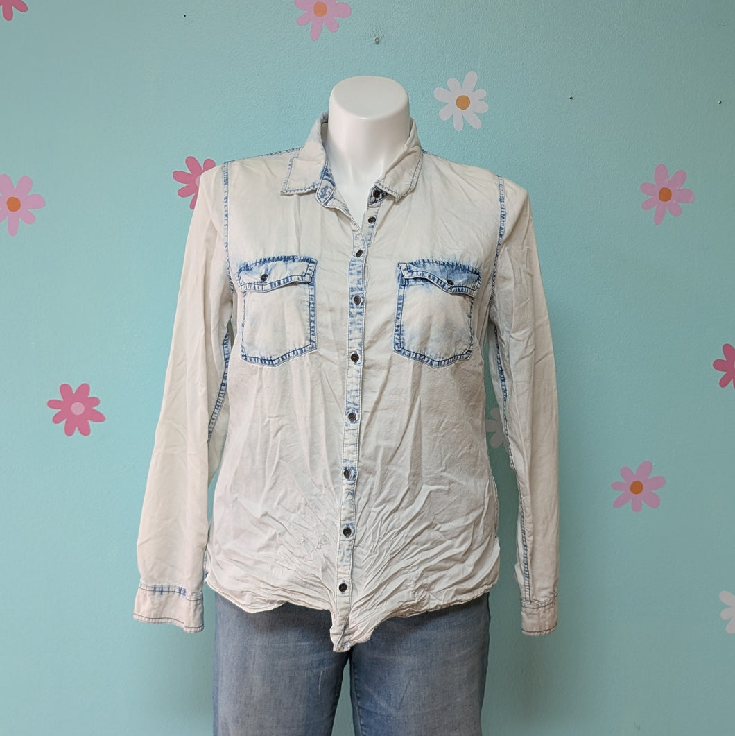 SzXL Maurices Acid Wash Chambray Button  Up