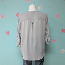 Load image into Gallery viewer, Sz2X Torrid Grey Harper Blouse