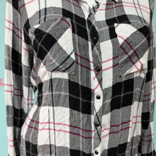 Load image into Gallery viewer, Sz2X Maurices White/Black Plaid Snap Up