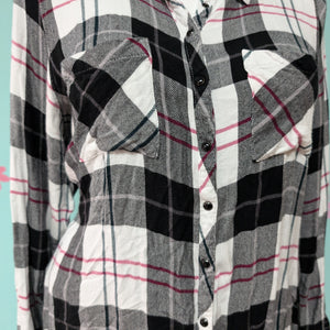 Sz2X Maurices White/Black Plaid Snap Up