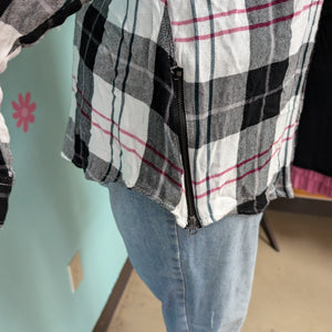 Sz2X Maurices White/Black Plaid Snap Up