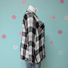 Load image into Gallery viewer, Sz2X Maurices White/Black Plaid Snap Up