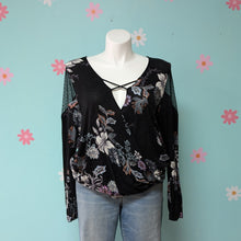 Load image into Gallery viewer, Sz2X Maurices Wrap Front Top