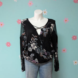 Sz2X Maurices Wrap Front Top