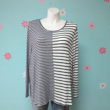 Load image into Gallery viewer, Sz3X Lane Bryant Black &amp; White Stripe Tunic Top