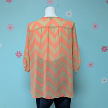 Load image into Gallery viewer, Sz3X Heart soul Tan/Peach Chevron Blouse