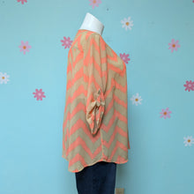 Load image into Gallery viewer, Sz3X Heart soul Tan/Peach Chevron Blouse