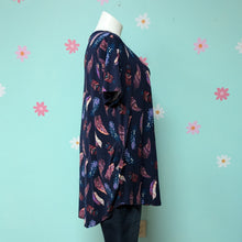 Load image into Gallery viewer, Sz3X Acting Pro Navy Feather Tunic