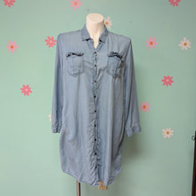 Load image into Gallery viewer, Sz1X Ava &amp; Viv Light Denim Chambray Shirt Dress