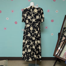 Load image into Gallery viewer, Sz2X Black and Cream Floral Maxi Dress