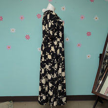 Load image into Gallery viewer, Sz2X Black and Cream Floral Maxi Dress