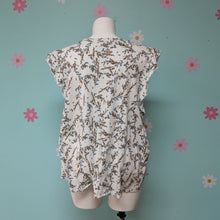 Load image into Gallery viewer, Sz4X Maurices Flutter Sleeve Ditzy Floral Top