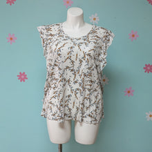 Load image into Gallery viewer, Sz4X Maurices Flutter Sleeve Ditzy Floral Top