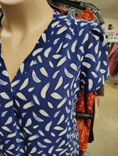 Load image into Gallery viewer, Blue patterned dress top size 2x