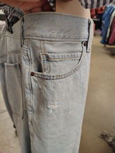 Load image into Gallery viewer, sz30 Old Navy NWT distressed slouchy denim shorts