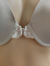 Load image into Gallery viewer, Maidenform front close lace back bra 40C