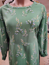 Load image into Gallery viewer, Loft Plus green floral empire waist dress size 22