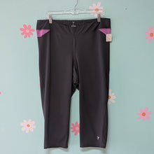 Load image into Gallery viewer, SzXXL Old Navy Active Black Capri Leggings