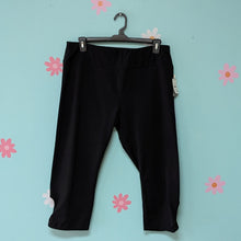 Load image into Gallery viewer, SzXL JM Sportswear Black Capri Leggings NWT