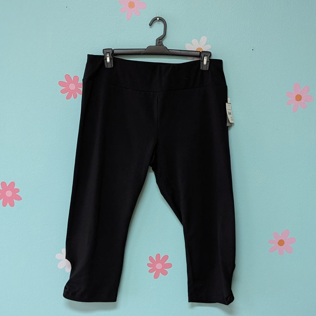 SzXL JM Sportswear Black Capri Leggings NWT