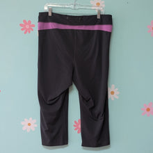 Load image into Gallery viewer, SzXXL Old Navy Active Black Capri Leggings