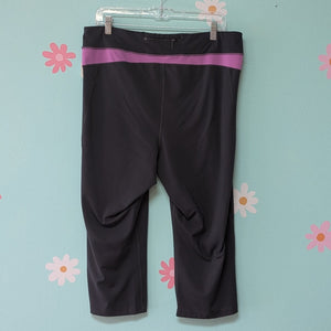 SzXXL Old Navy Active Black Capri Leggings