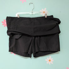 Load image into Gallery viewer, Sz14 Gloria Vanderbilt Black Twill Skort