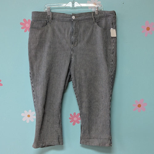 Sz18 St. John's Bay Engineer Stripe Capri