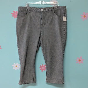 Sz18 St. John's Bay Engineer Stripe Capri