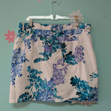 Load image into Gallery viewer, Sz16 Croft &amp; Barrow White Floral Print Skort