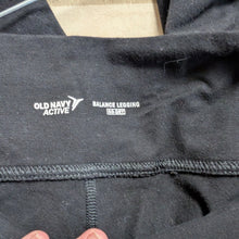 Load image into Gallery viewer, Sz2X Old Navy Black Balance Capri Leggings