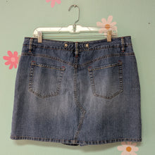 Load image into Gallery viewer, Sz14 Gloria Vanderbilt Medium Blue Denim Skort